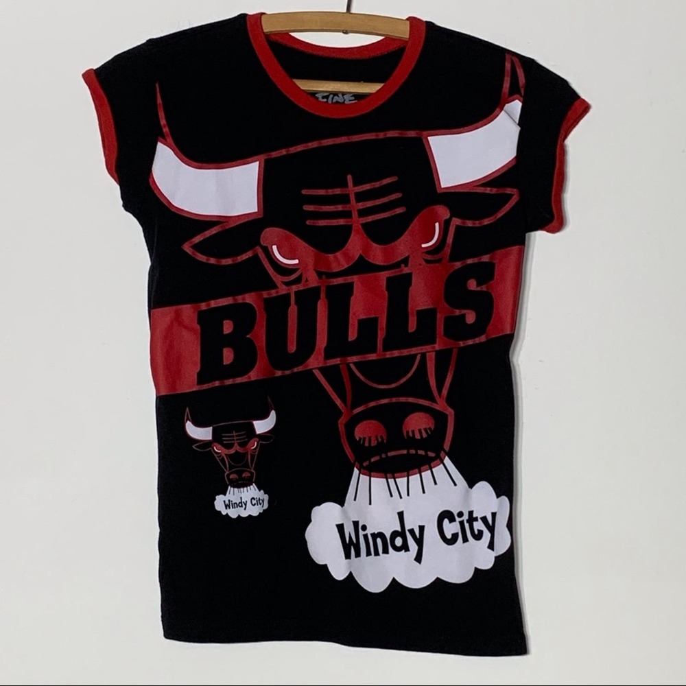 EUC Chicago Bulls Windy‎ City Jersey Style T-shirt